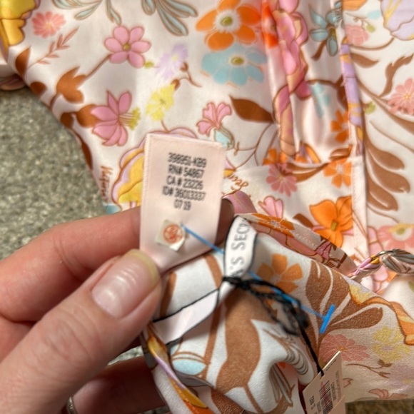 NWT Victoria’sSecrets Floral silky strappy pajama/lingerie Top - Pink and Orange - Picture 9 of 11